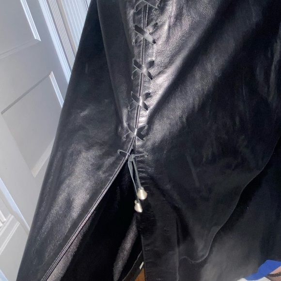 Black Leather gorgeous woman’s coat with amazing details and style NWT - Picture 16 of 17